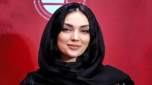 تصویر روز | زیباترین عکس «سیما سرمد» بازیگر ساعت ۶ صبح با استایل شیک | گلی شی