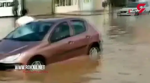 لحظه گرفتار شدن خودروها در سیل کاشان + فیلم باورنکردنی