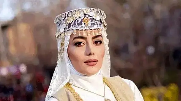 فیلم هدیه بازوند بازیگر نون خ : عشقی ندارم و ازدواج نکردم سختگیرم  / قد بلند و ماشین لوکس نمی خوام / اما  وفادار ....