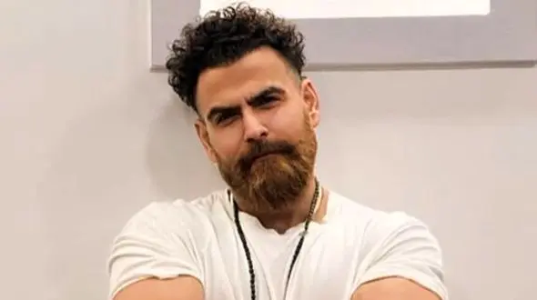 معین زد: 3 بار کنکور دادم و 3 بار هم انصراف دادم؛ جلسه کنکور پشت سر پسر داییم بودم و تقلب کردم و رتبه‌ام سه رقمی شد+ویدیو