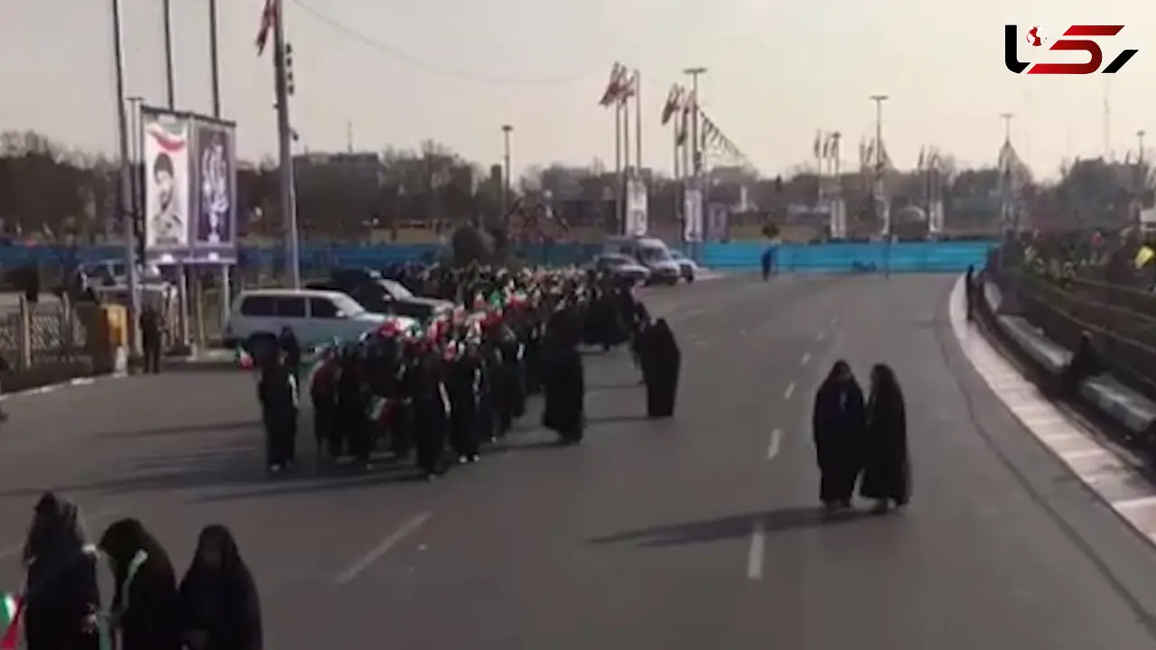 حضور یکپارچه و منظم دانش آموزان دختر در راهپیمایی 22 بهمن 96 + فیلم