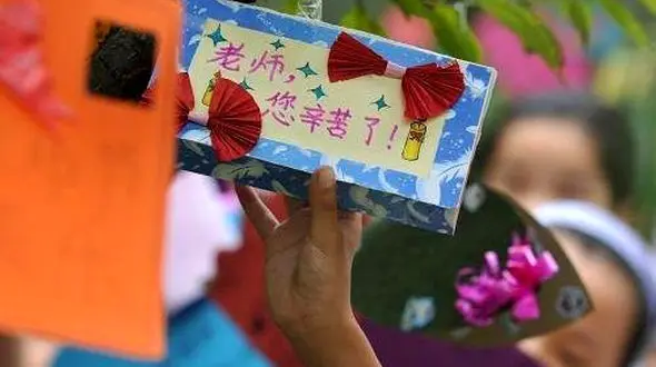 روز معلم در کشورهای مختلف چگونه برگزار می شود؟