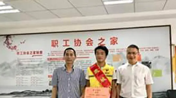 عمل انسان‌ دوستانه پیک موتوری + عکس 