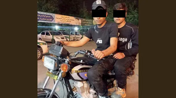 پلیس مشهد باند گوشی‌قاپ مشکی‌پوش ها را متوقف کرد