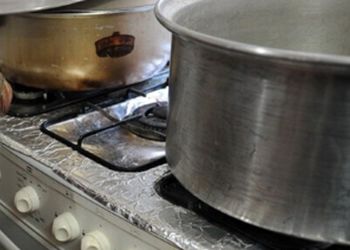 فیلم خلاقیت خنده‌دار مادر ایرانی برای لاغری با کنترل تلویزیون /  حماسه ای که  پزشکان تغذیه را مبهوت کرد !
