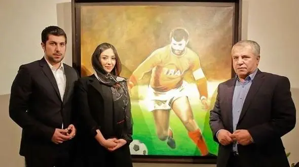 فیلم / تیپ و استایل جذاب آناهیتا درگاهی، عروس سابق علی پروین و اشکان خطیبی در اکران طهران 57 / کت و شلوار ست با روسری همرنگ با بلوز/ یک وت‌فیت تمیز، متعادل و چشم‌گیر