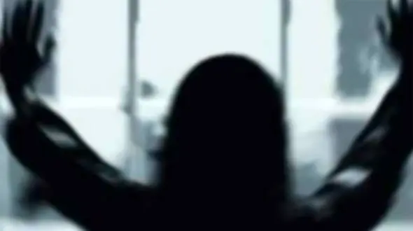 آزار شیطانی دختر 18 ساله فقیر در خانه مجردی پولدار / مهشید دختر اقدس کلفت بود! + جزییات