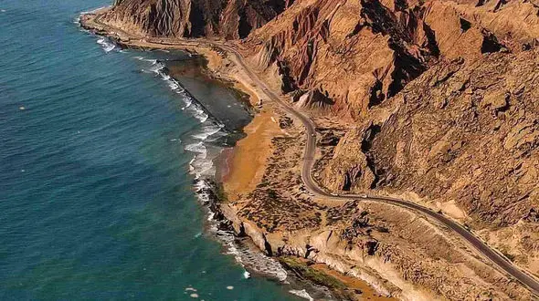 از گردنه عشاق در استان هرمزگان تا مسجد شیخ لطف‌الله در اصفهان