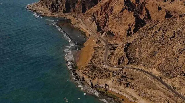 از گردنه عشاق در استان هرمزگان تا مسجد شیخ لطف‌الله در اصفهان