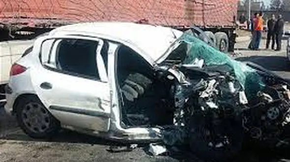 برخورد پژو۲۰۶ با مسافرین کنار جاده حادثه افرید