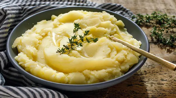 پوره سیب زمینی با عطر سیر و پاپریکا+دستور تهیه