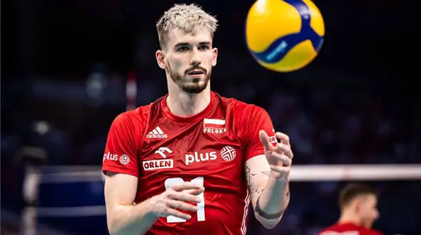 درگیری عجیب بازیکن سیگاری و سرمربی مشهور/ جنجال پیش از هفته دوم لیگ ملت‌ها