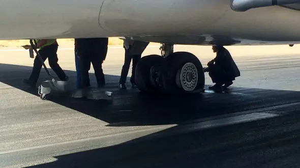 فوری / ترکیدن 2 لاستیک هواپیمای مسافربری هنگام فرود در تبریز + عکس 