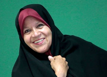 نگاهی بر دکوراسیون پر از عتیقه جات خانه فائزه هاشمی رفسنجانی / گنجینه های شرقی از چراغ جادوی طلایی تا نماد فنگ شویی روی میز کنسول +عکس و فیلم