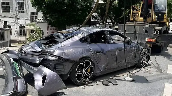 وقتی خودرو شیائومی در برابر شد‌ترین تصادفات دوام می‌ آورد!