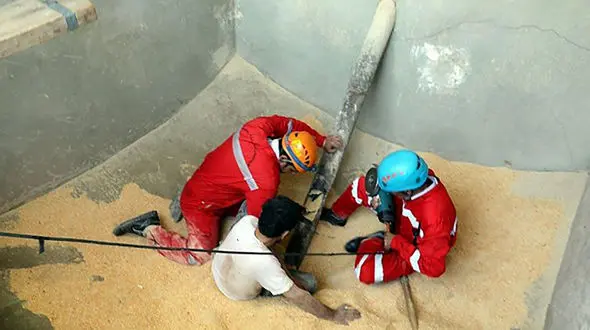 یک زن نگذاشت پای شوهرش قطع شود + عکس صحنه / مشهد