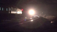 فیلم هولناک از لحظه برخورد قطار با یک خودرو روی ریل