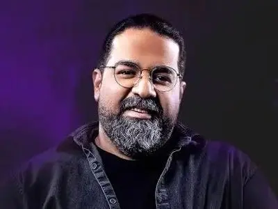 رضا صادقی: بچه هشت سال جنگ، از حرف مفت نمی‌ترسد