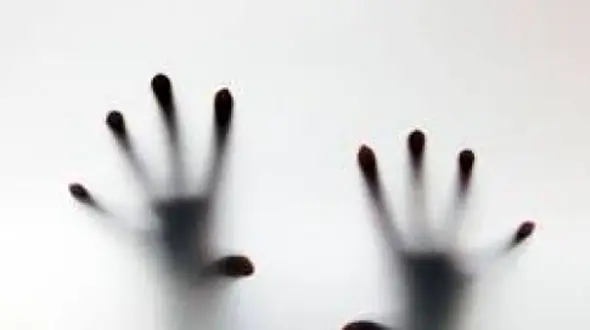 خودکشی یک دختر در کرمان چه پشت پرده ای داشت / 5 هزار آمپول برای نجات!