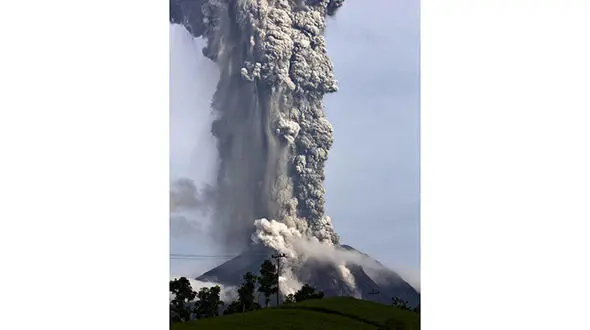  آتشفشان سینابونگ اندونزی فعال شد + عکس 