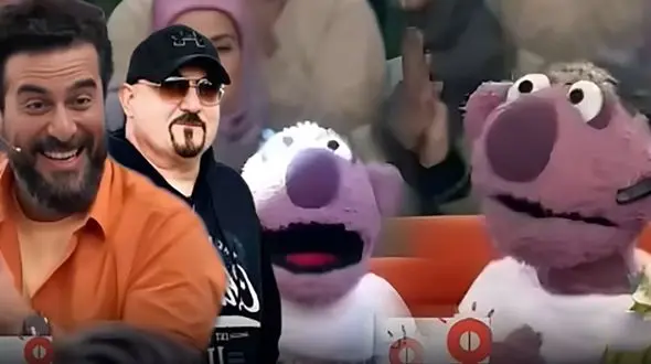 آواز باشکوه بندری جناب خان از خواننده اون ور آبی در تلویزیون! 