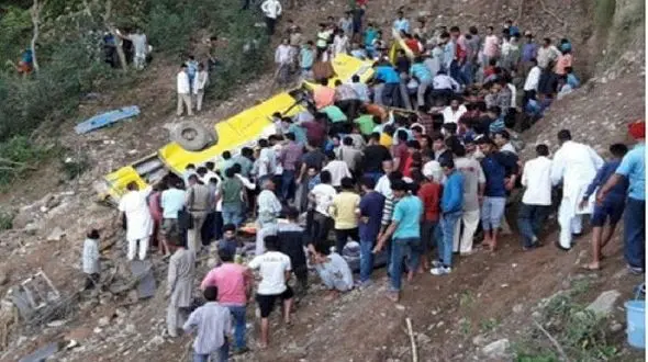 30 کشته در سانحه سقوط اتوبوس 