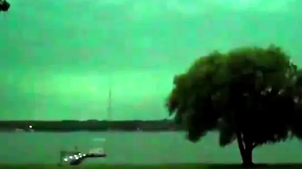 صحنه هایی از رویدادهای ترسناک و عجیب طبیعی که می توانند شما را شوکه کنند + فیلم