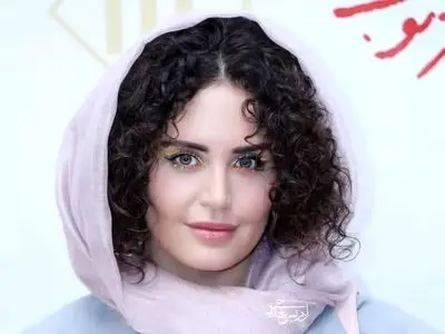 ترکیب اصالت و اشرافی گری در دکوراسیون منزل دوبلکس و اتاق خواب شاهانه الناز شاکردوست/ کتابخونه پر، مبلمان سلطنتی، فرش ایرانی،لوستر بلوری اعیانی و...