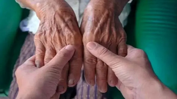 باورتان می شود این پیرزن 760 سال دارد / در جنوب ایران زندگی می کند ! + عکس