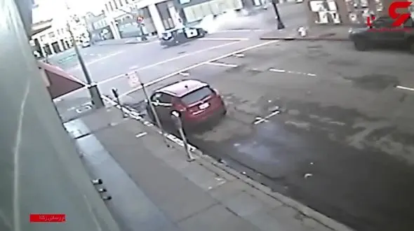 تصادف وحشتناک راننده موتور با خودروی پلیس + فیلم