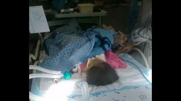 درگیری خشونت بار پدر و مادری در مشهد دختر 5 ساله را دچار مرگ مغزی کرد + عکس 