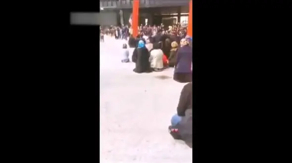 فیلمی از  پیوستن آمریکایی ها به صف نماز جماعت مسلمانان برای حل بحران کرونا