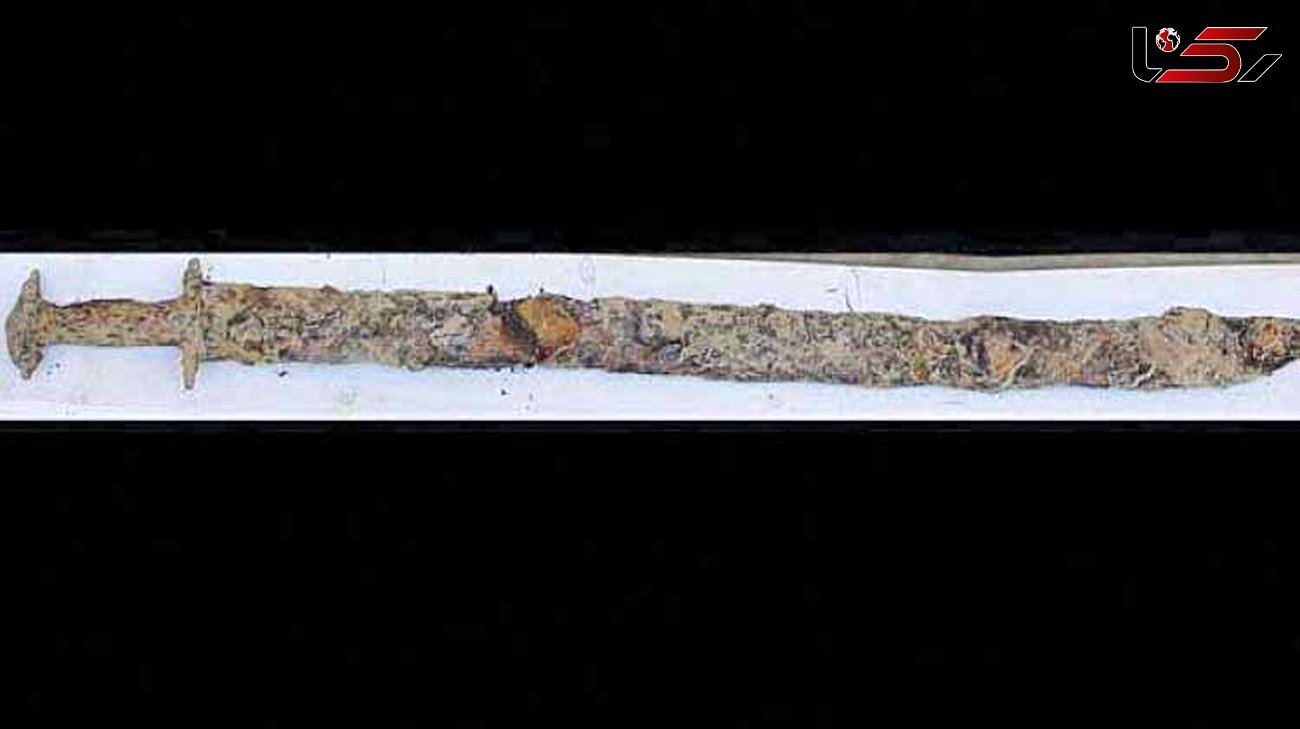 شمشیر 1500 ساله در دستان دختر بچه 8 ساله + عکس