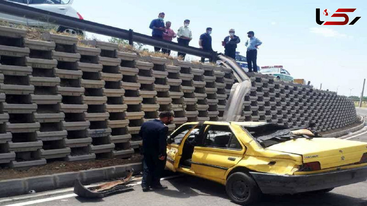 تصادف شدید پژو با کامیون در آزادگان 