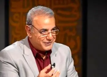 فیلم /   شعرخوانی دلنشین استاد رشید کاکاوند از غنی کشمیری؛ «سایه می‌گوید به گوش نقش پا در هر قدم، هیچ‌کس دستی نگیرد بر زمین افتاده را»