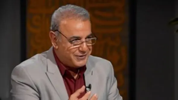 فیلم /   شعرخوانی دلنشین استاد رشید کاکاوند از غنی کشمیری؛ «سایه می‌گوید به گوش نقش پا در هر قدم، هیچ‌کس دستی نگیرد بر زمین افتاده را»