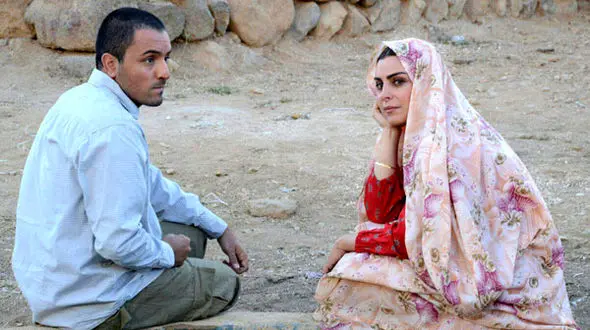 ماه چهره خلیلی با قلب سفید قاصدک‌ها می آید