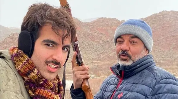 نگاهی به چیدمان لوکس و دلباز خونه مجردی پاشا جمالی، مهیار سریال نون خ/ از مبلمان سلطنتی و پرده‌های اعیانی تا تابلوهای هنری