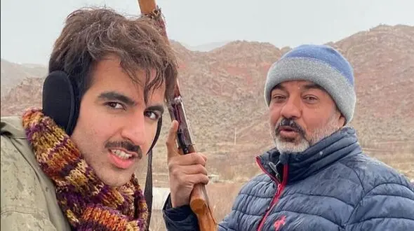 نگاهی به چیدمان لوکس و دلباز خونه مجردی پاشا جمالی، مهیار سریال نون خ/ از مبلمان سلطنتی و پرده‌های اعیانی تا تابلوهای هنری