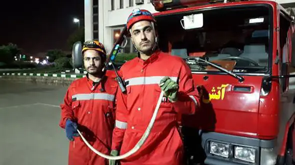 مار افعی در میدان حافظ مشهد وحشت آفرینی می کرد ! + عکس