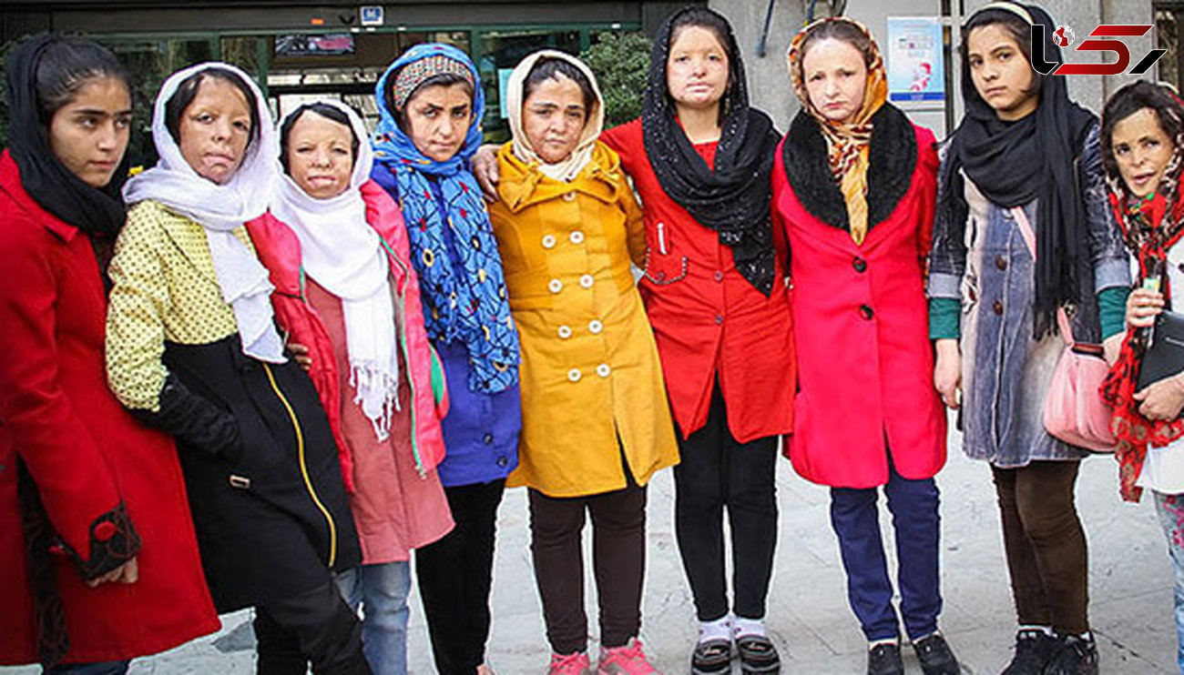 عکس / دختران شین آبادی‌ در انتظار اجازه اعزام به خارج 