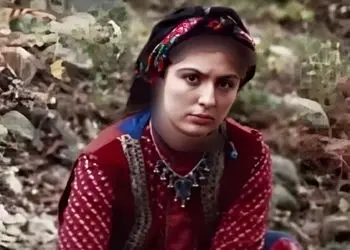 تغییر چهره قابل توجه نیوشا ضیغمی، رعنای سریال در چشم باد بعد از 20 سال / باورتون میشه 20 سال گذشته باشه؟!