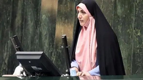 نماینده مجلس: واردات خودروهای کارکرده از مرز مریوان باعث کاهش آمار بیکاری می شود/مرزنشینان کاری جز کولبری ندارند + صوت