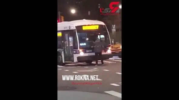 درگیری یک عابر با راننده اتوبوس در خیابان+فیلم