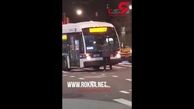 درگیری یک عابر با راننده اتوبوس در خیابان+فیلم