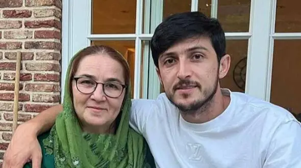 فیلم/ سردار آزمون: من شانسی به دنیا اومدم دکتر به مامانم گفته بود بخاطر کم خونی خیلی زیاد سالم به دنیا نمیام بعد چند سال همون دکتر رو تو فرودگاه دیدیم و...