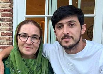 فیلم/ سردار آزمون: من شانسی به دنیا اومدم دکتر به مامانم گفته بود بخاطر کم خونی خیلی زیاد سالم به دنیا نمیام بعد چند سال همون دکتر رو تو فرودگاه دیدیم و...