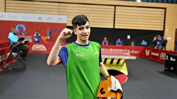 فیلم / شاهکار دوباره نابغه ایرانی در پینگ پونگ / بنیامین فرجی نفر دوم جهان را شکست داد!