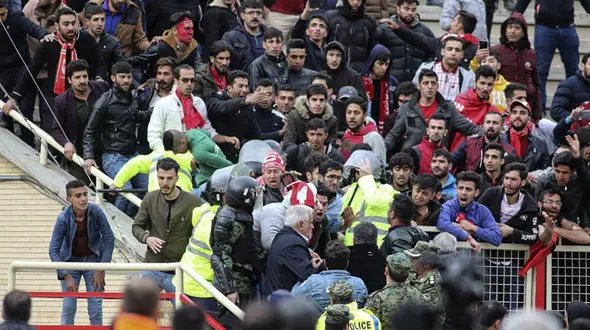 شعار پرشورها علیه بازیکنان تراکتور + فیلم