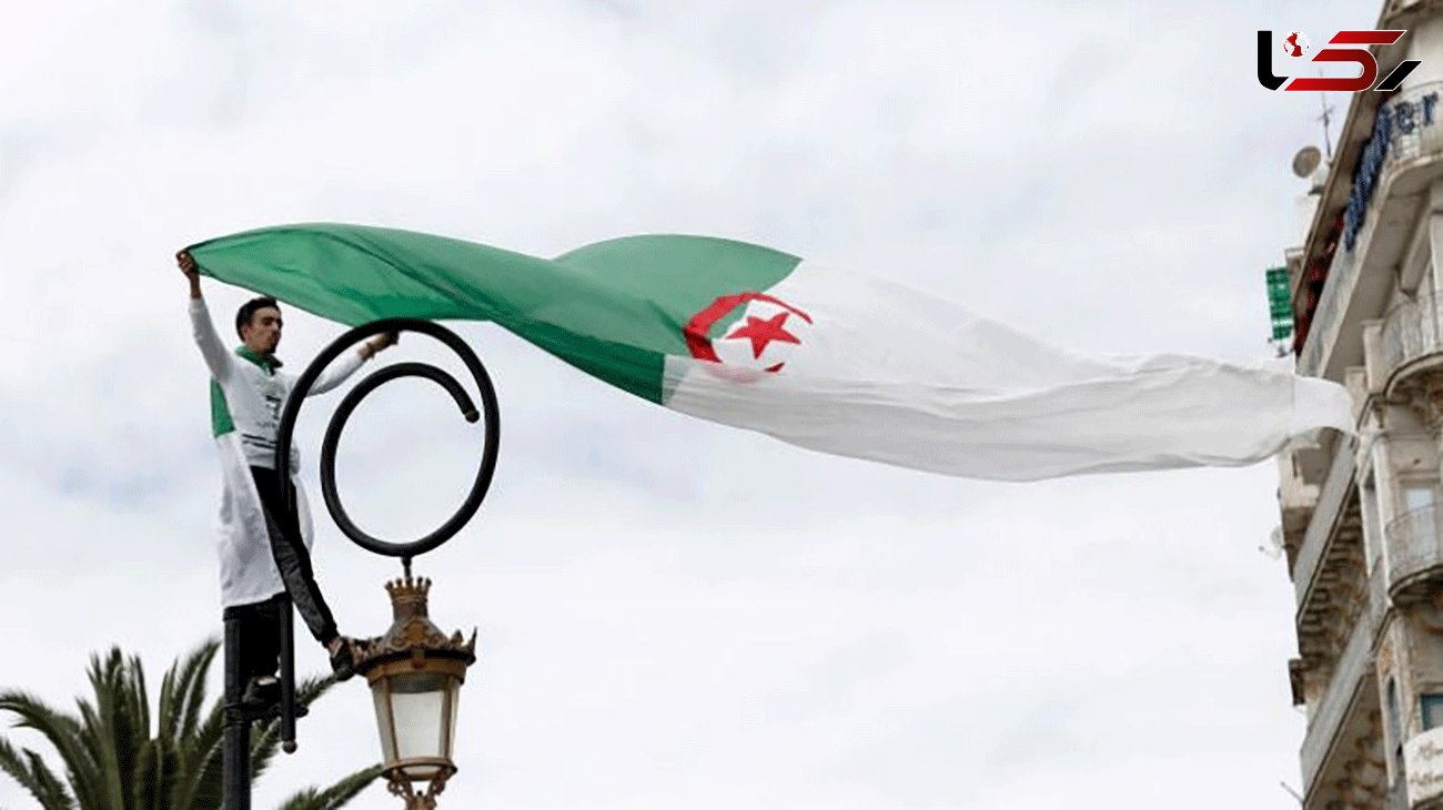  Algeria Votes on Tweaked Constitution Aimed at Ending Protest Movement 